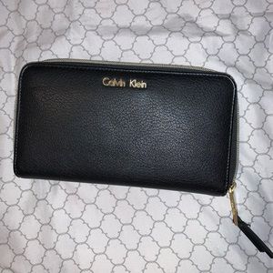 zip up wallet
